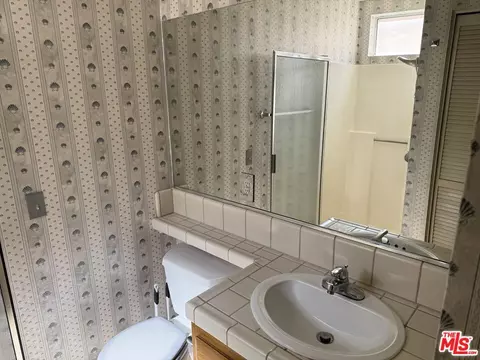 Bath - 19196 Pine Way, Apple Valley, CA 92308 photo 2 of 7