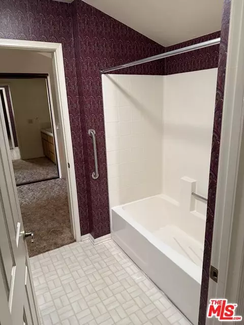 Bath - 19196 Pine Way, Apple Valley, CA 92308 photo 7 of 7