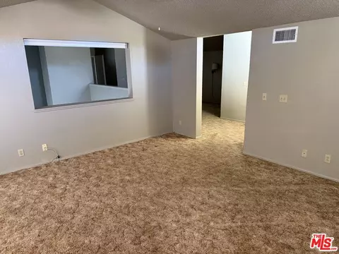 Living - 19196 Pine Way, Apple Valley, CA 92308 photo 13 of 15