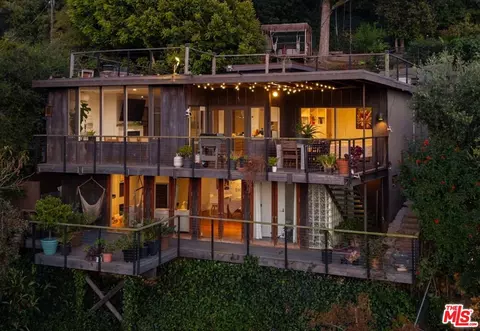 454 Stassi Ln, Santa Monica, CA 90402