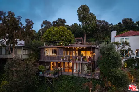 454 Stassi Ln, Santa Monica, CA 90402