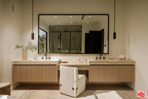 Bath - 2878 Deep Canyon Dr, Beverly Hills, CA 90210 photo 3 of 6