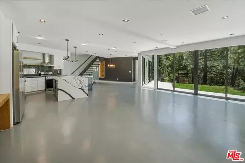 1021 Teakwood Dr, Lake Arrowhead, CA 92352