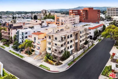 871 Granville Ave #101, Los Angeles, CA 90049