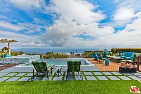 1334 Charmel Pl, Pacific Palisades, CA 90272