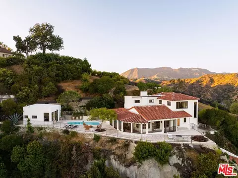 6911 Los Tilos Rd, Los Angeles, CA 90068