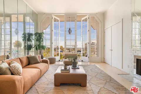 1260 S Beverly Glen Blvd #405, Los Angeles, CA 90024