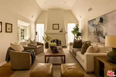 102 N Laurel Ave, Los Angeles, CA 90048