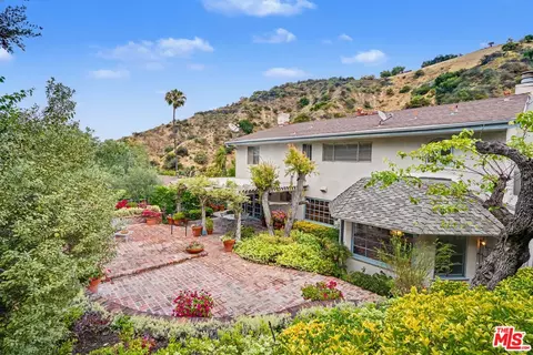 3563 Stone Canyon Ave, Sherman Oaks, CA 91403