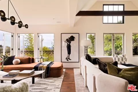 2356 Hollyridge Dr, Los Angeles, CA 90068