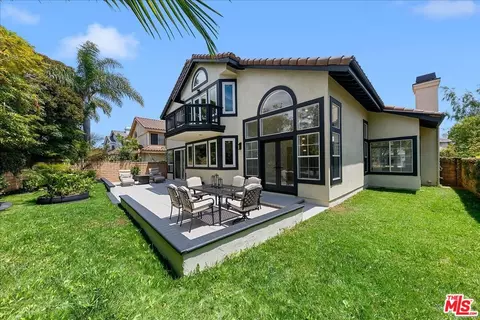 Exterior - 2211 Pebble Beach Trl, Oxnard, CA 93036 photo 4 of 6