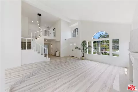 Living - 2211 Pebble Beach Trl, Oxnard, CA 93036 photo 3 of 11