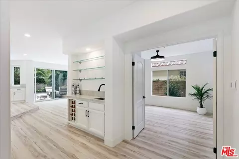 Entry Way - 2211 Pebble Beach Trl, Oxnard, CA 93036 photo 2 of 6