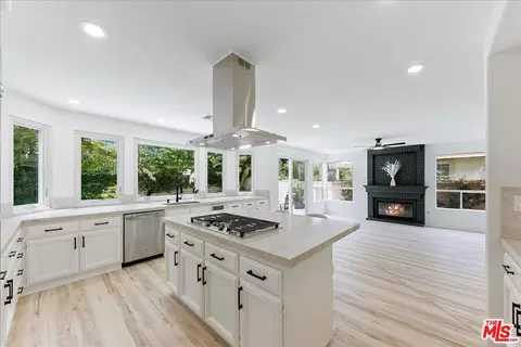Kitchen - 2211 Pebble Beach Trl, Oxnard, CA 93036 photo 1 of 4