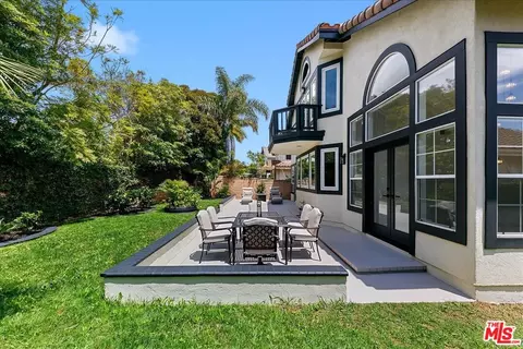 Exterior - 2211 Pebble Beach Trl, Oxnard, CA 93036 photo 5 of 6