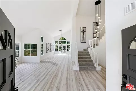 Entry Way - 2211 Pebble Beach Trl, Oxnard, CA 93036 photo 1 of 6
