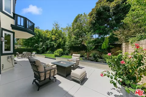 Exterior - 2211 Pebble Beach Trl, Oxnard, CA 93036 photo 3 of 6