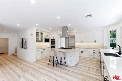 Kitchen - 2211 Pebble Beach Trl, Oxnard, CA 93036 photo 4 of 4