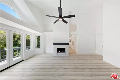 Living - 2211 Pebble Beach Trl, Oxnard, CA 93036 photo 10 of 11