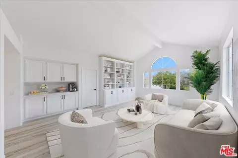 Living - 2211 Pebble Beach Trl, Oxnard, CA 93036 photo 7 of 11