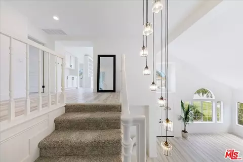 Entry Way - 2211 Pebble Beach Trl, Oxnard, CA 93036 photo 5 of 6