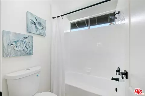 Bath - 2211 Pebble Beach Trl, Oxnard, CA 93036 photo 3 of 6