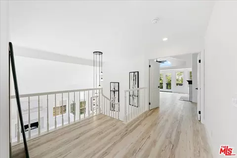 Entry Way - 2211 Pebble Beach Trl, Oxnard, CA 93036 photo 6 of 6