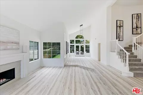 Living - 2211 Pebble Beach Trl, Oxnard, CA 93036 photo 4 of 11