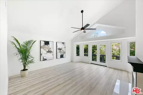 Living - 2211 Pebble Beach Trl, Oxnard, CA 93036 photo 8 of 11