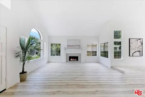 Living - 2211 Pebble Beach Trl, Oxnard, CA 93036 photo 1 of 11