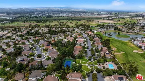 View/Area - 2211 Pebble Beach Trl, Oxnard, CA 93036 photo 4 of 7