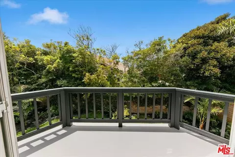 Exterior - 2211 Pebble Beach Trl, Oxnard, CA 93036 photo 2 of 6