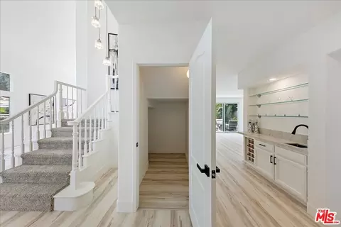 Entry Way - 2211 Pebble Beach Trl, Oxnard, CA 93036 photo 3 of 6