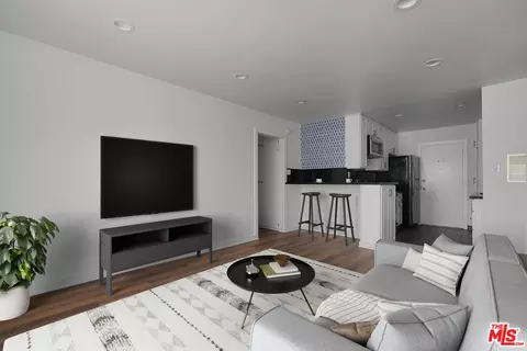 960 Larrabee St #218, West Hollywood, CA 90069