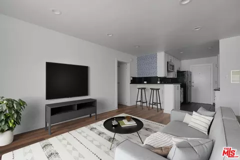 960 Larrabee St #218, West Hollywood, CA 90069