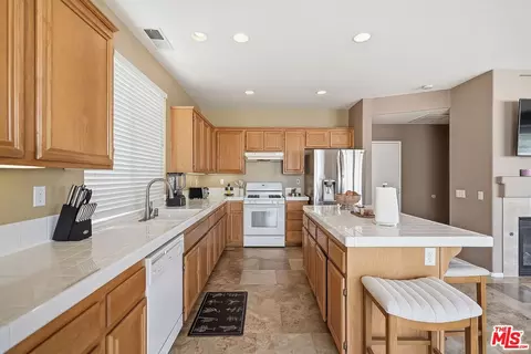 Kitchen - 44672 Brookvail Ct, Temecula, CA 92592 photo 3 of 4
