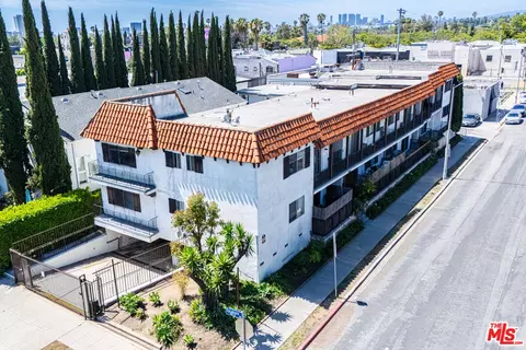 7050 Waring Ave, Los Angeles, CA 90038