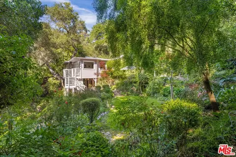 21714 Encina Rd, Topanga, CA 90290