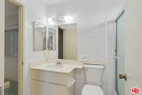 Bath - 627 Mount St, Diamond Bar, CA 91765 photo 3 of 4