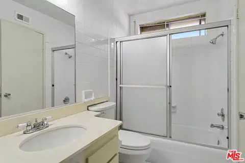 Bath - 627 Mount St, Diamond Bar, CA 91765 photo 4 of 4