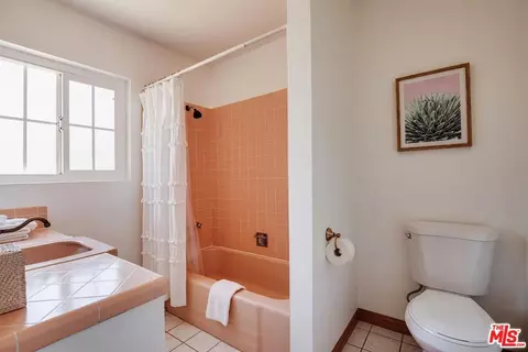 Bath - 7435 Palomar Ave, Yucca Valley, CA 92284 photo 3 of 3