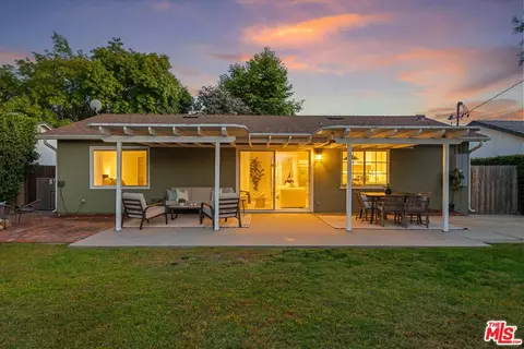 23445 Sylvan St, Woodland Hills, CA 91367