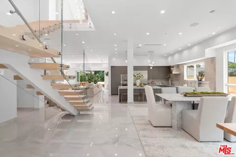 11622 Charnock Rd, Los Angeles, CA 90066