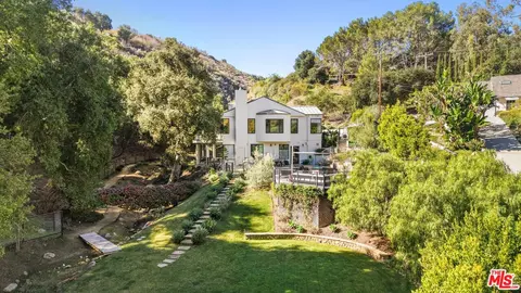 28222 Via Acero St, Malibu, CA 90265