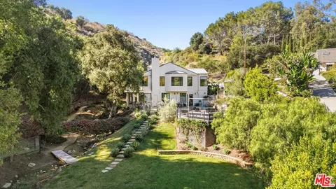 28222 Via Acero St, Malibu, CA 90265