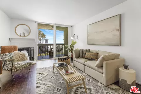 22 Navy St #205, Venice, CA 90291