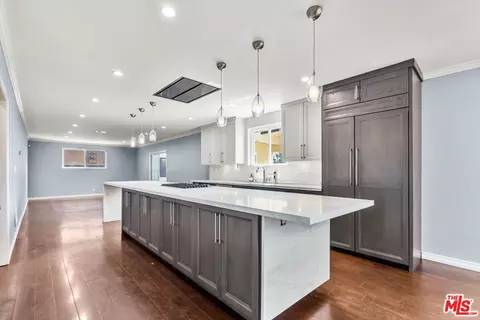 5502 S Chariton Ave, Los Angeles, CA 90056