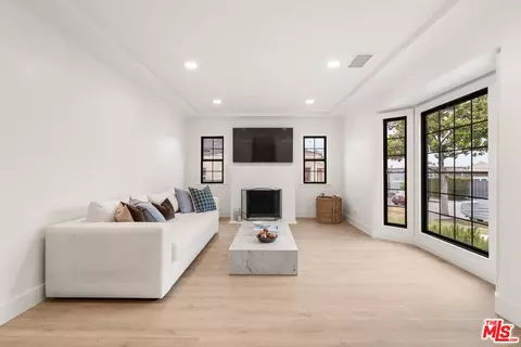 5736 Eileen Ave, Los Angeles, CA 90043