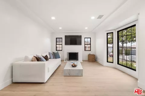 5736 Eileen Ave, Los Angeles, CA 90043
