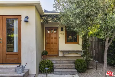 655 Angelus Pl, Venice, CA 90291